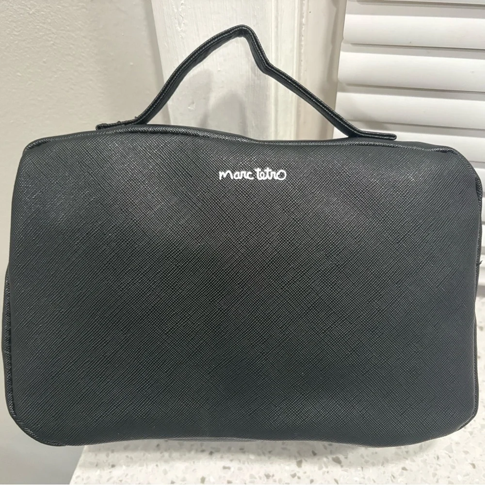 NWT Marc Tetro Dog & Flower Print Cosmetics/Dopp Case